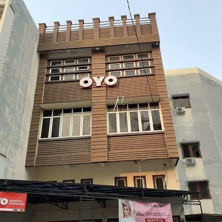 Oyo 1053 Angelyn Home Stay Medan Exterior foto