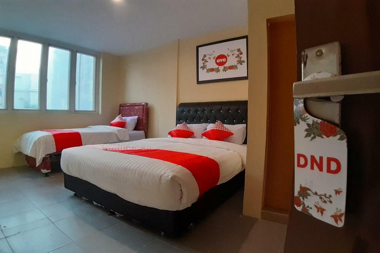 Oyo 1053 Angelyn Home Stay Medan Exterior foto