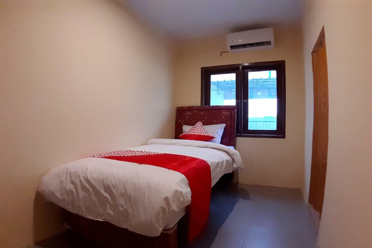 Oyo 1053 Angelyn Home Stay Medan Exterior foto