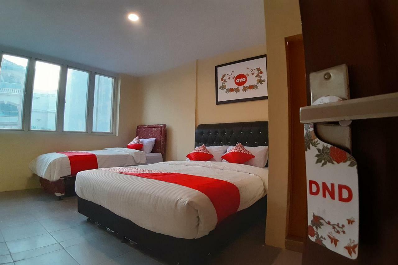 Oyo 1053 Angelyn Home Stay Medan Exterior foto