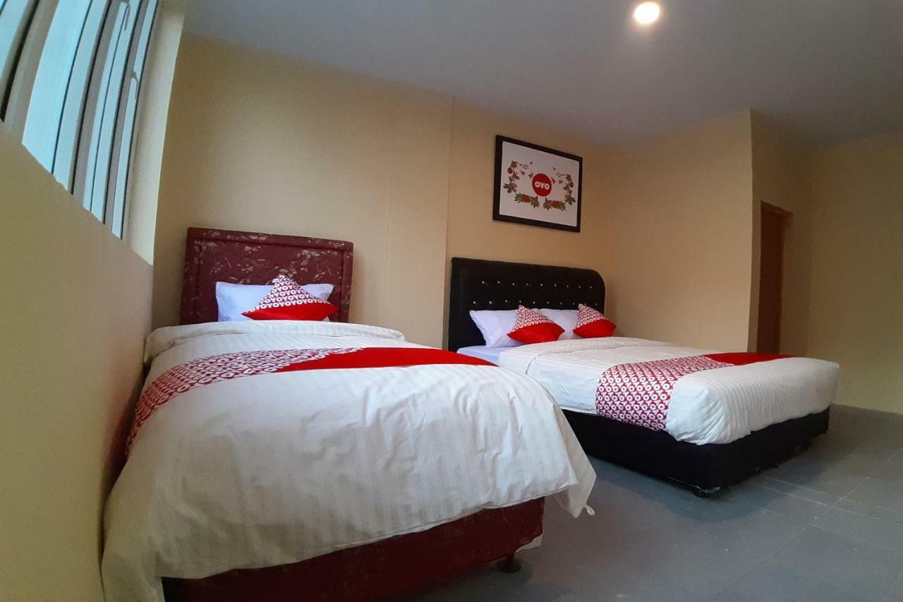 Oyo 1053 Angelyn Home Stay Medan Exterior foto